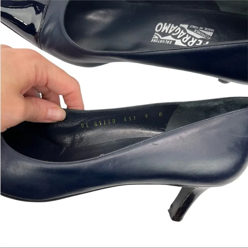 VTG Salvatore Ferragamo Navy  Dual Texture Patent Cap Toe/Leather Heels Pumps 9
